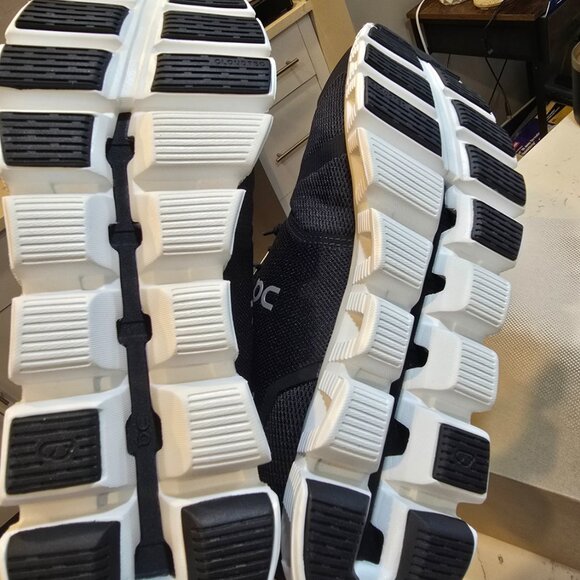 On Cloud 5 (Black/White) - Mens Size 11 NEW - SKU 59.98919 - Running - Hiking - Picture 10 of 11